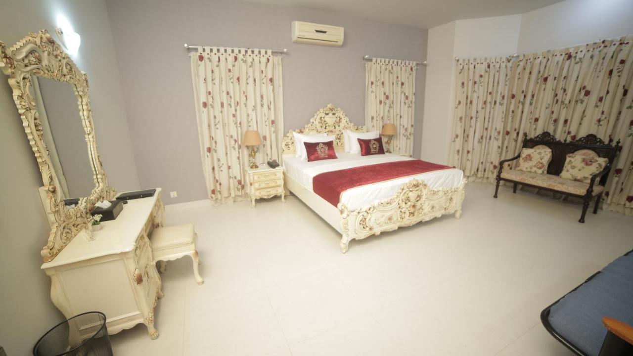 Four Squares Karachi Bed and Breakfast Exteriör bild