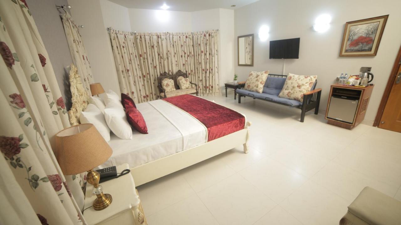 Four Squares Karachi Bed and Breakfast Exteriör bild