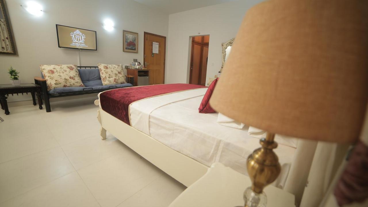 Four Squares Karachi Bed and Breakfast Exteriör bild