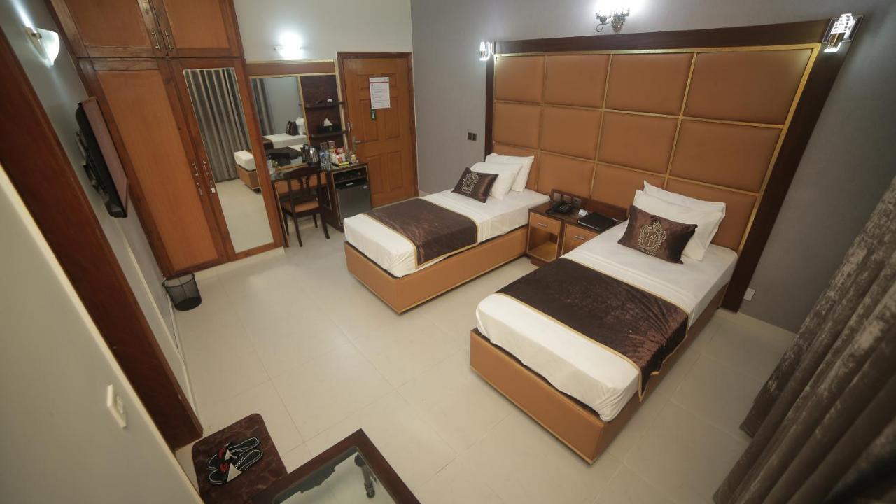 Four Squares Karachi Bed and Breakfast Exteriör bild