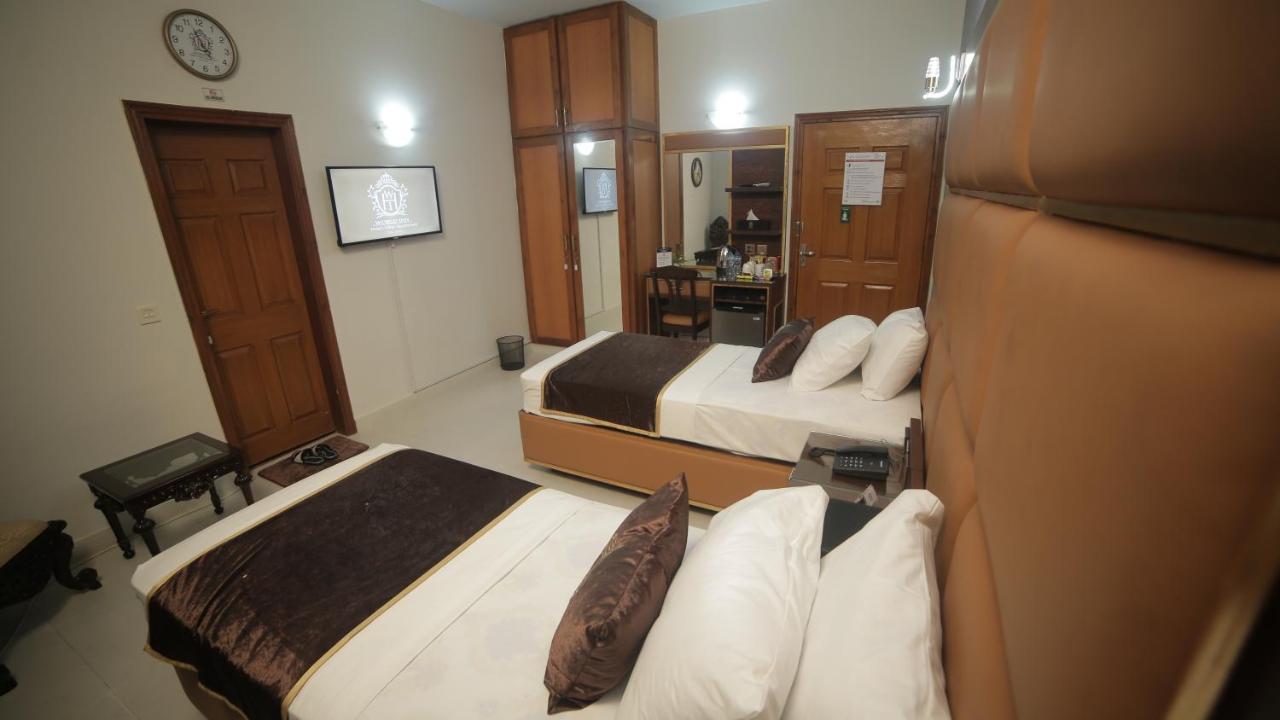 Four Squares Karachi Bed and Breakfast Exteriör bild