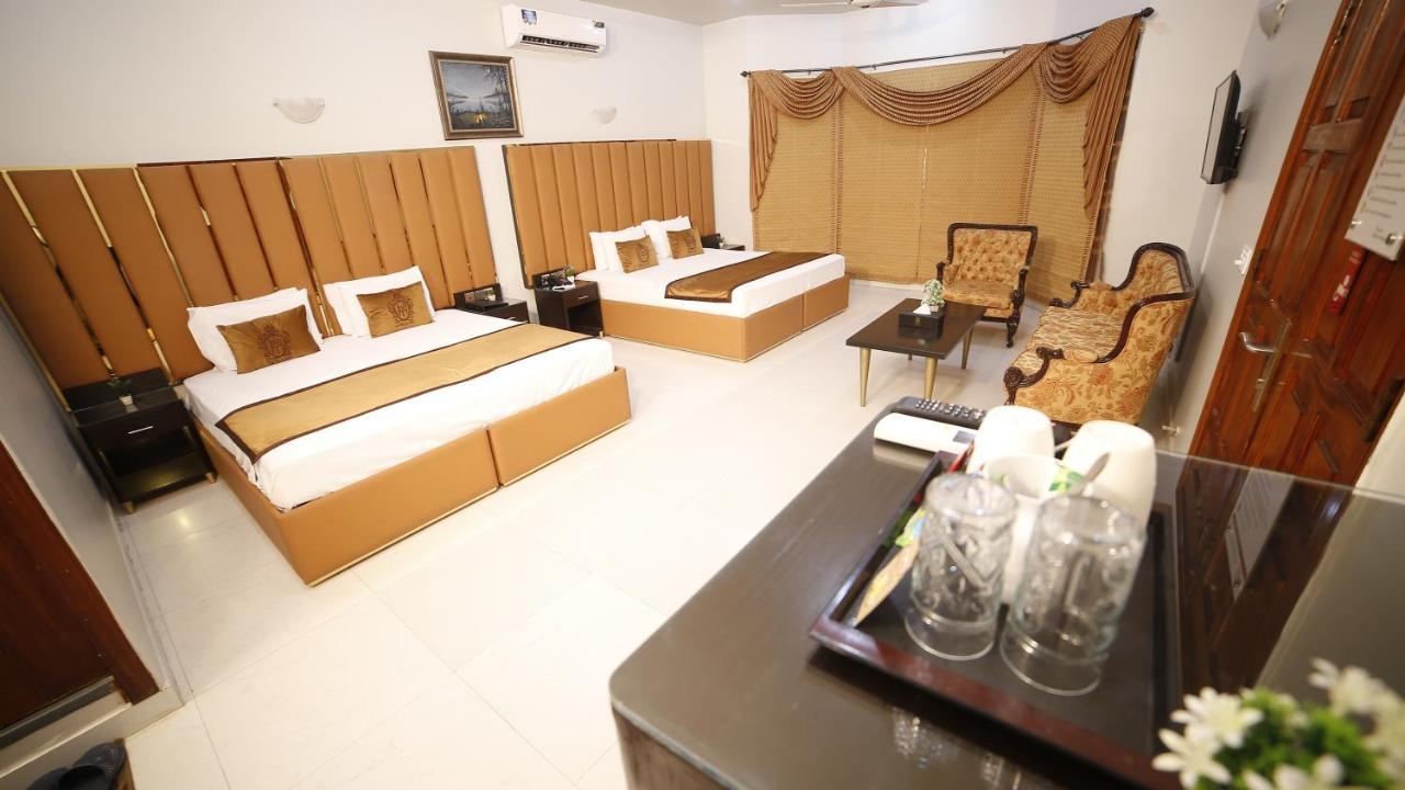 Four Squares Karachi Bed and Breakfast Exteriör bild