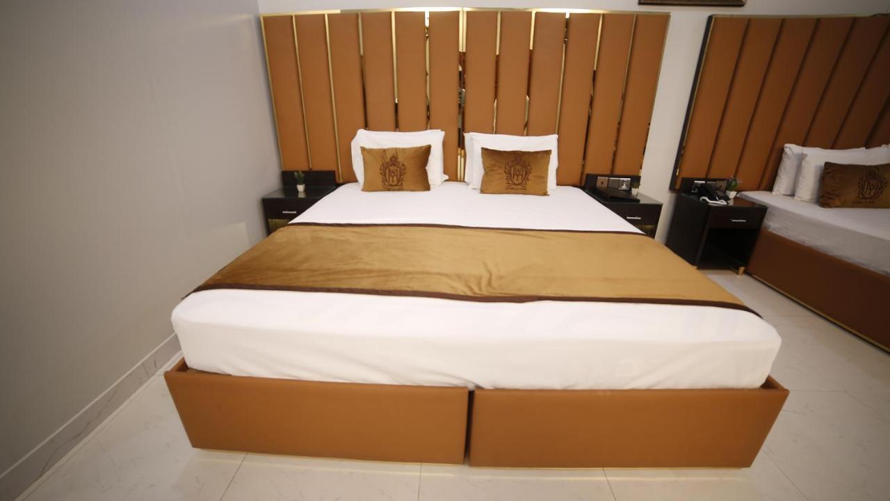 Four Squares Karachi Bed and Breakfast Exteriör bild