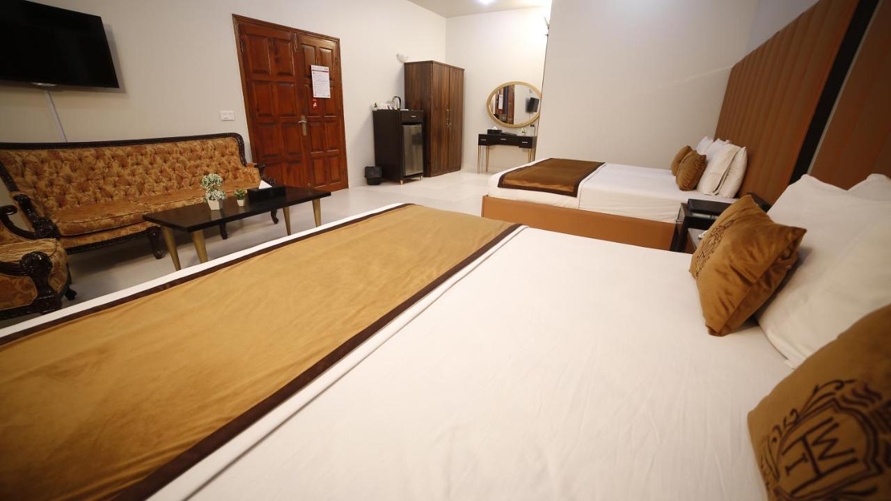 Four Squares Karachi Bed and Breakfast Exteriör bild