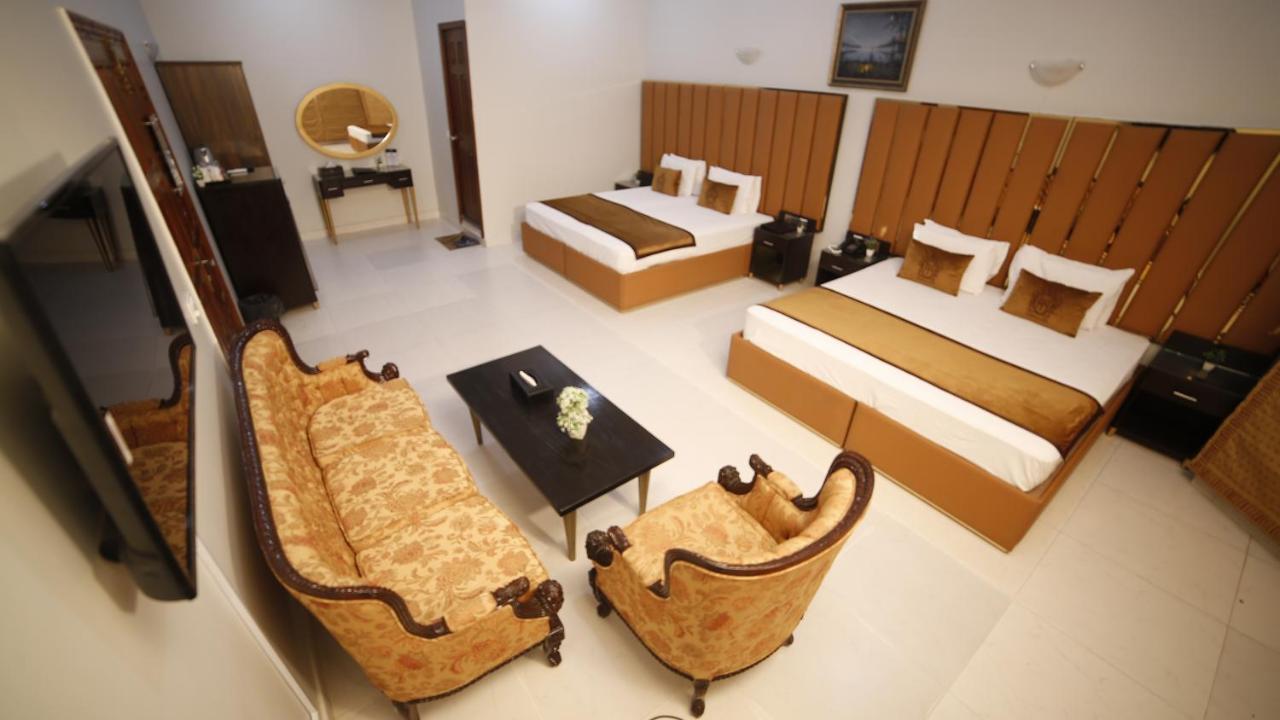 Four Squares Karachi Bed and Breakfast Exteriör bild