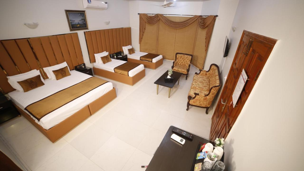 Four Squares Karachi Bed and Breakfast Exteriör bild