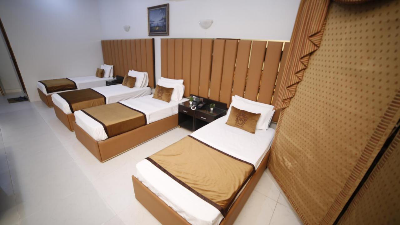 Four Squares Karachi Bed and Breakfast Exteriör bild