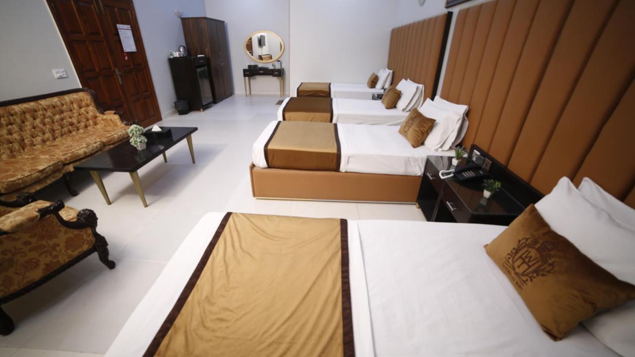 Four Squares Karachi Bed and Breakfast Exteriör bild