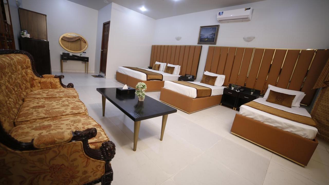 Four Squares Karachi Bed and Breakfast Exteriör bild