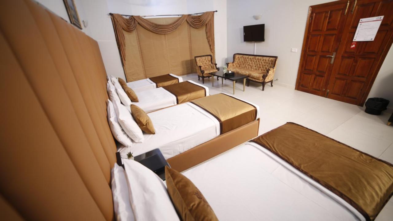Four Squares Karachi Bed and Breakfast Exteriör bild