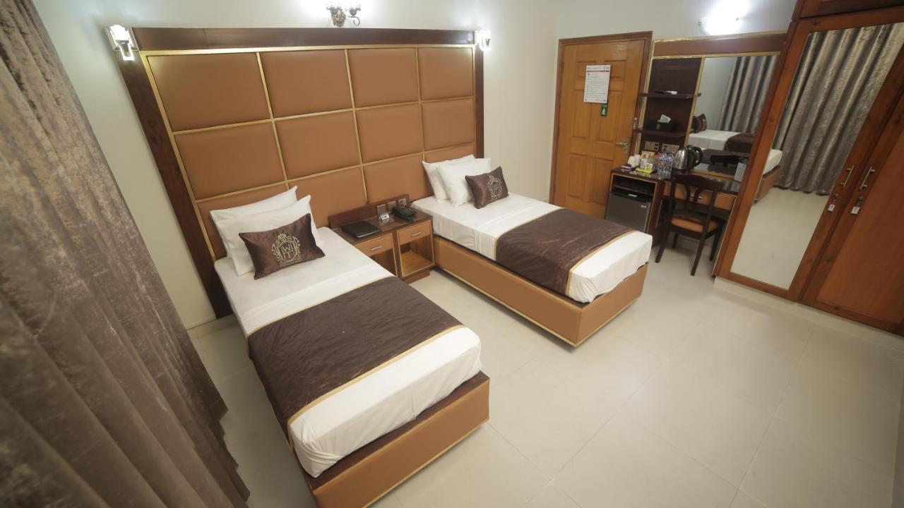 Four Squares Karachi Bed and Breakfast Exteriör bild