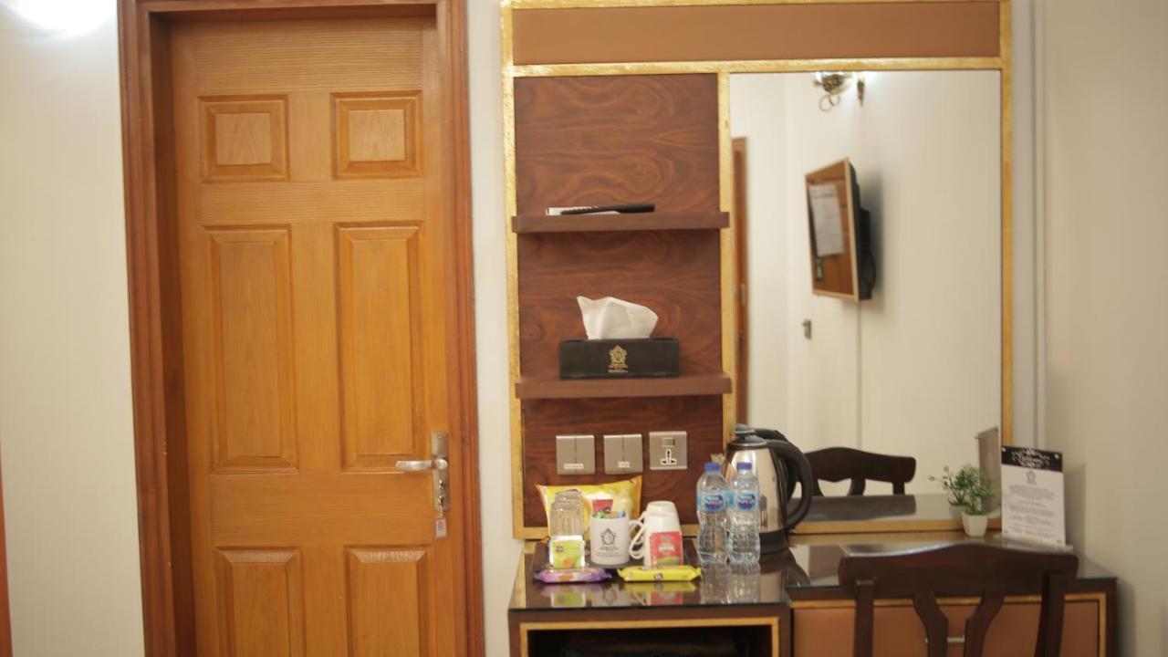 Four Squares Karachi Bed and Breakfast Exteriör bild