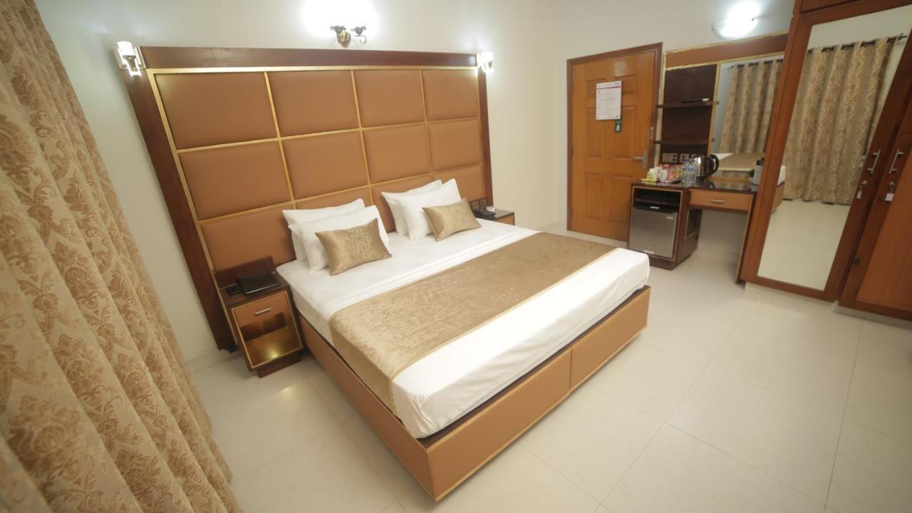 Four Squares Karachi Bed and Breakfast Exteriör bild
