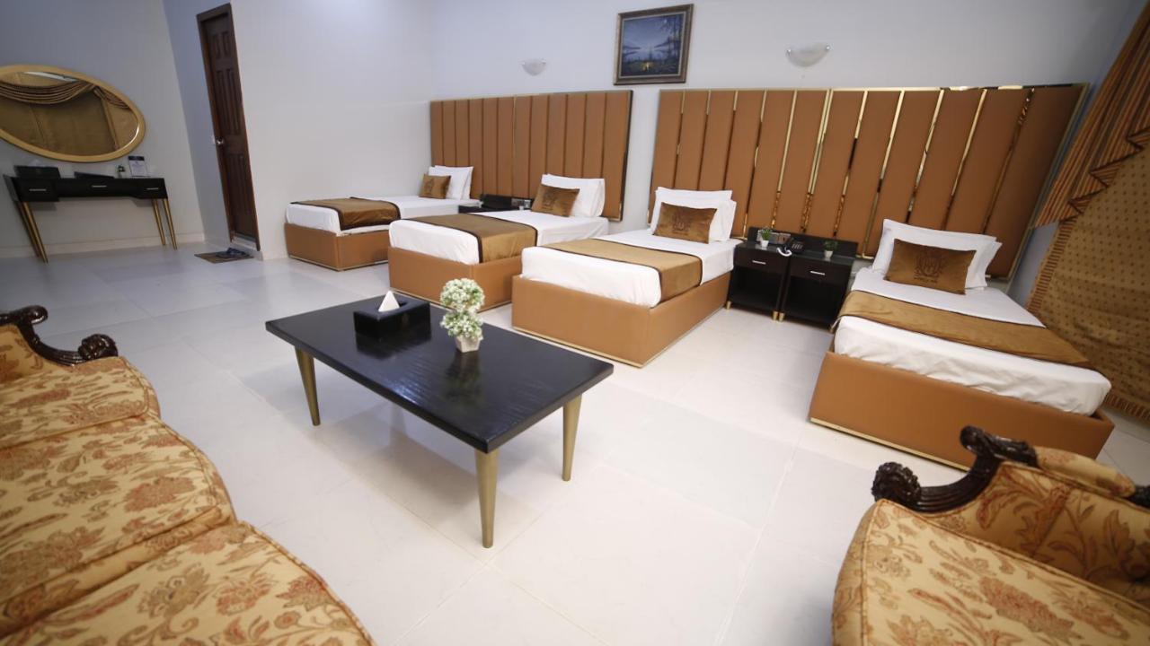Four Squares Karachi Bed and Breakfast Exteriör bild
