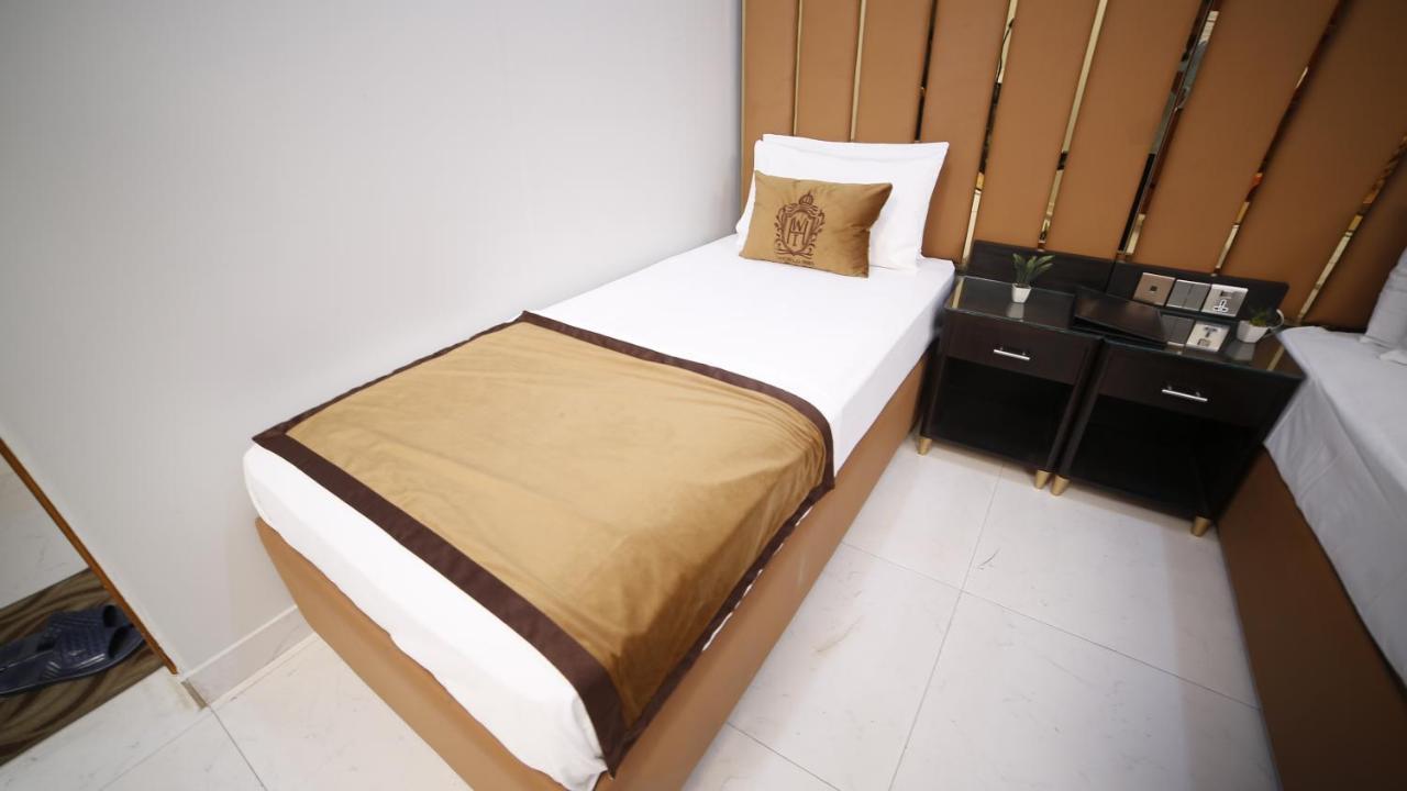 Four Squares Karachi Bed and Breakfast Exteriör bild