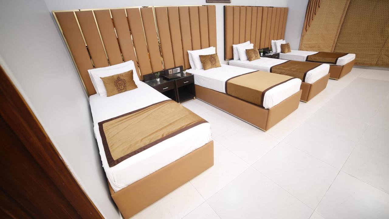 Four Squares Karachi Bed and Breakfast Exteriör bild