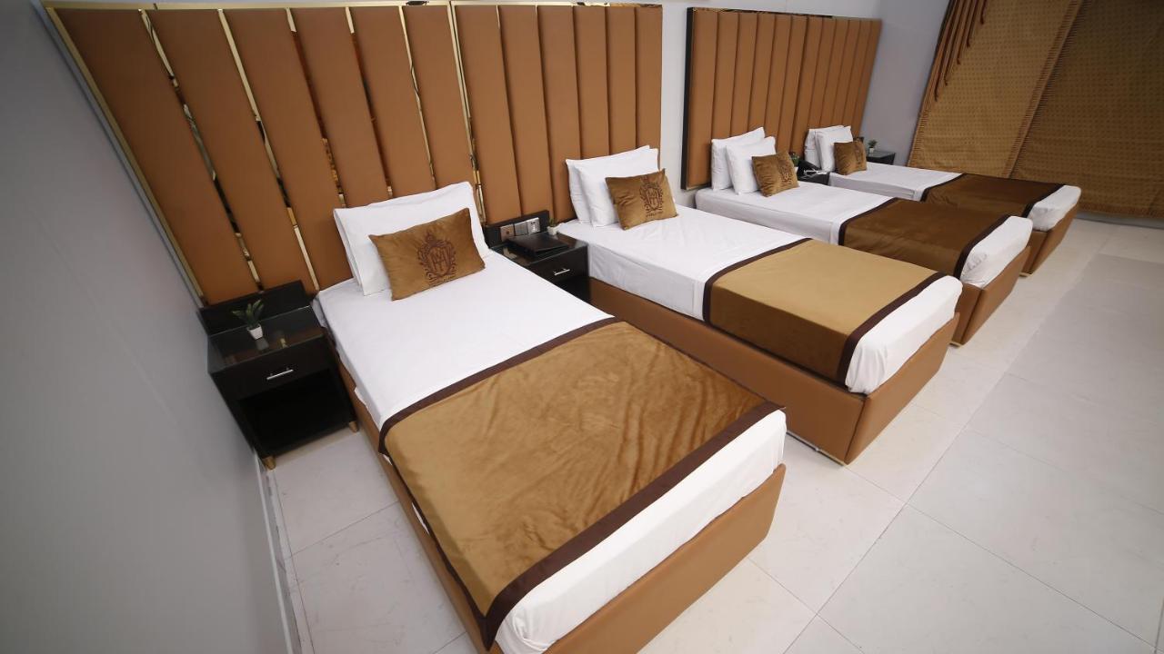 Four Squares Karachi Bed and Breakfast Exteriör bild