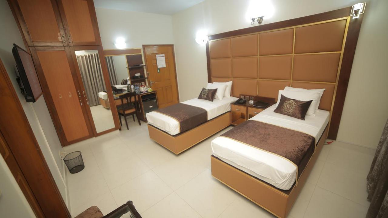 Four Squares Karachi Bed and Breakfast Exteriör bild