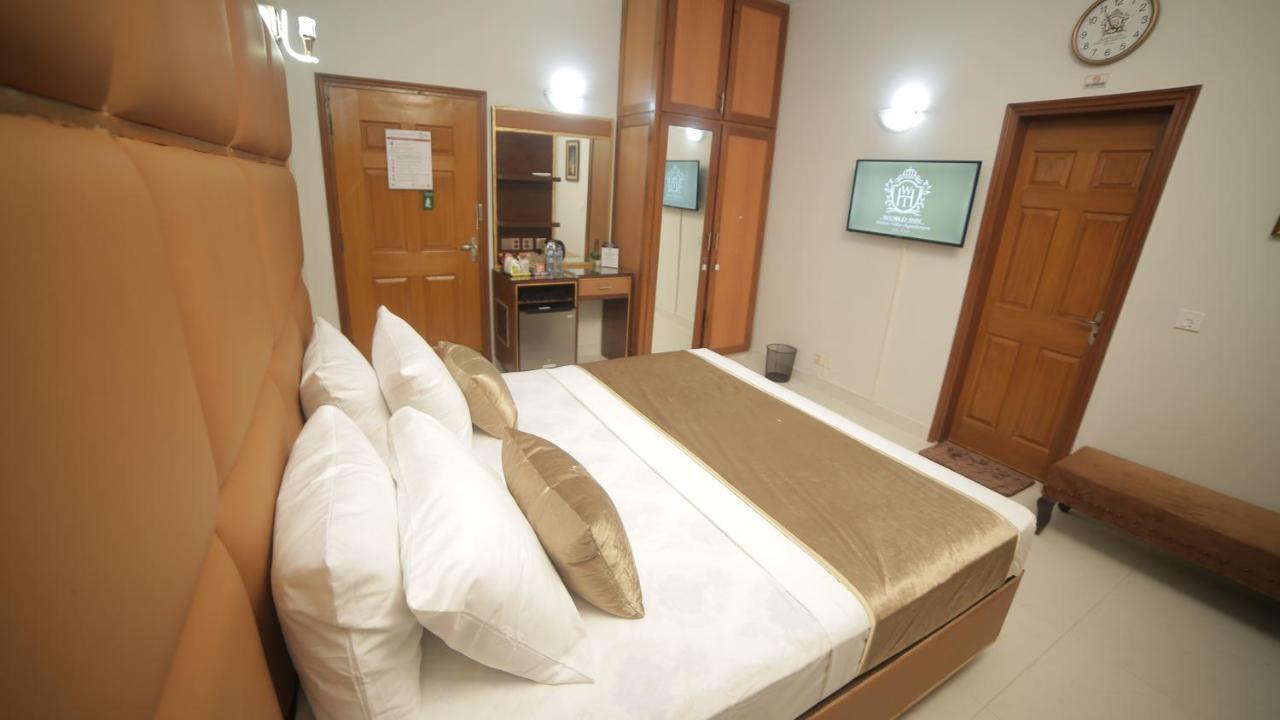 Four Squares Karachi Bed and Breakfast Exteriör bild