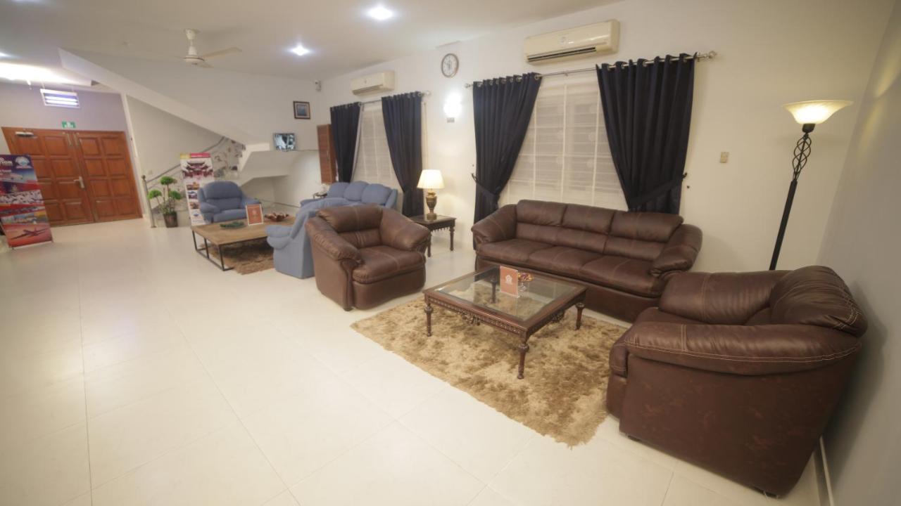 Four Squares Karachi Bed and Breakfast Exteriör bild